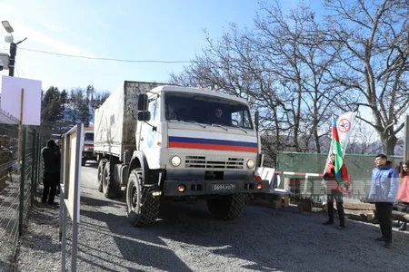 Total of 30 vehicles of peacekeepers move freely through Khankandi-Lachin road