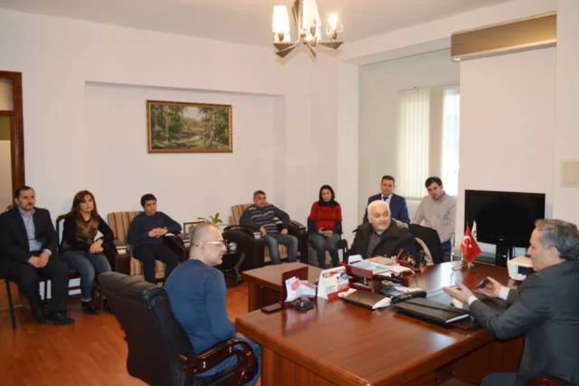 Əflatun Amaşov Xalq Cəbhəsi qəzetinin redaksiyasında olub