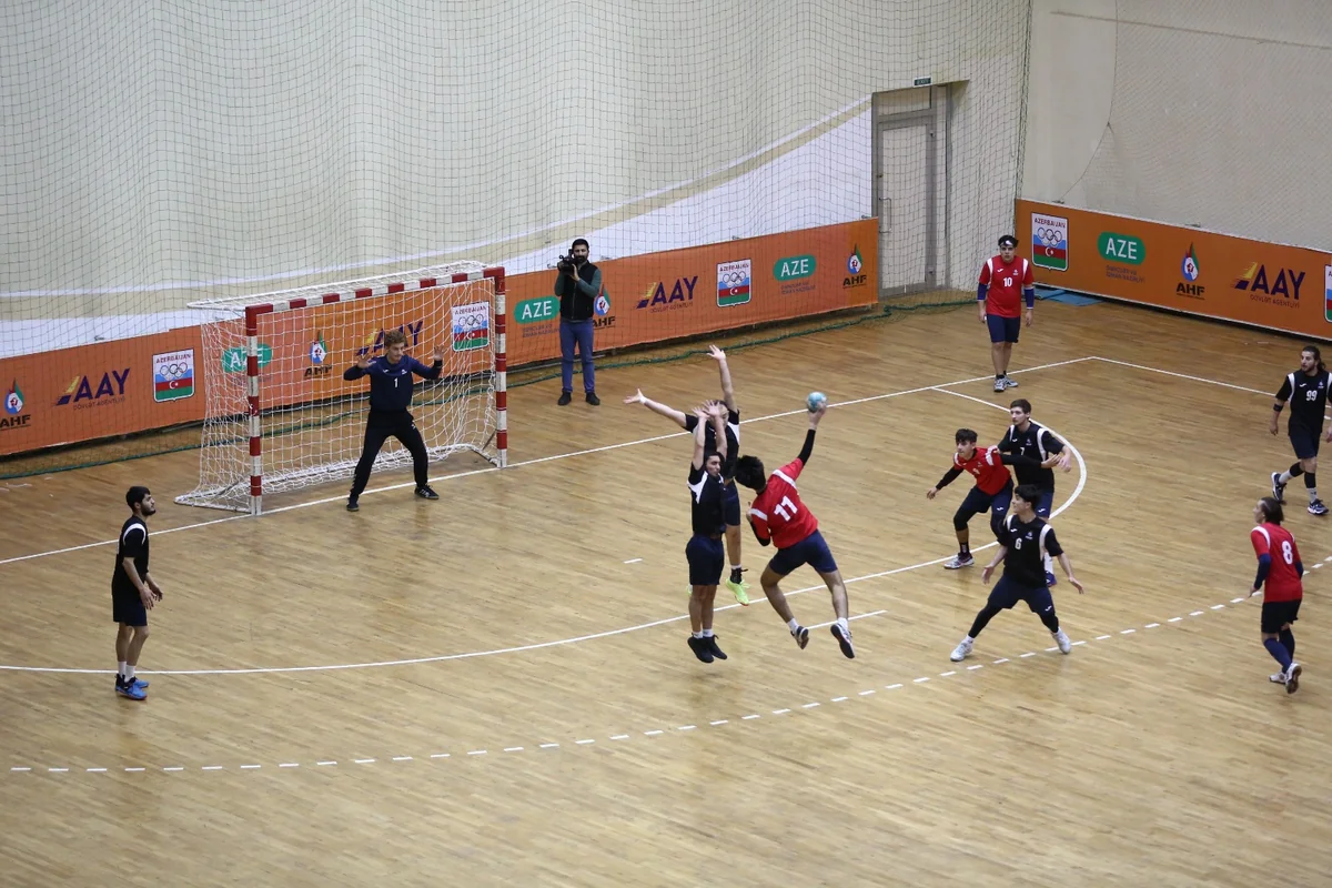 Kişi həndbolçulardan ibarət Azərbaycan çempionatında iki turun oyunları keçirilib
