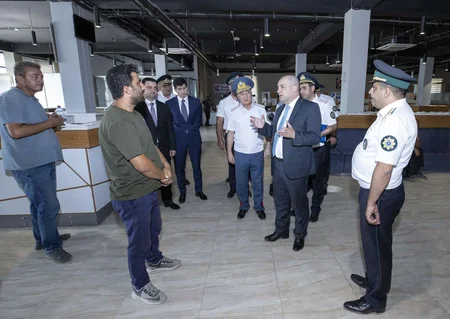 Şahin Bağırov gömrük postlarında sürücülərlə görüşərək onların fikirini dinləyib