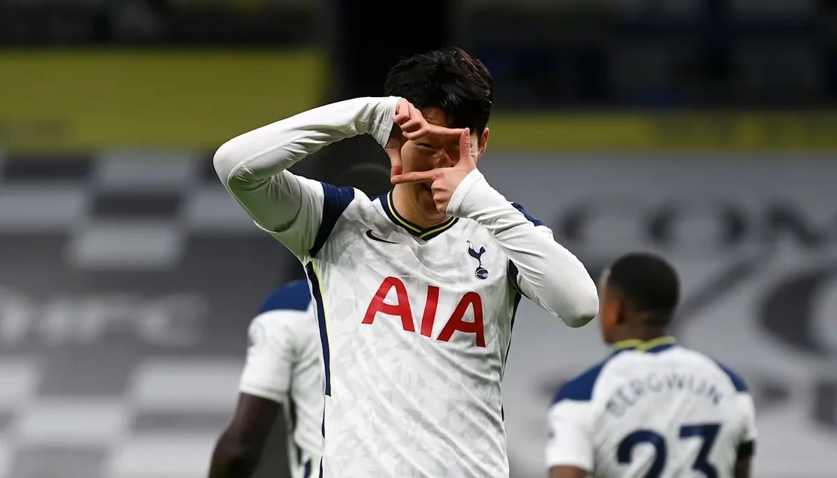 London klubu futbolçusu ilə müqavilənin müddətini uzadıb
