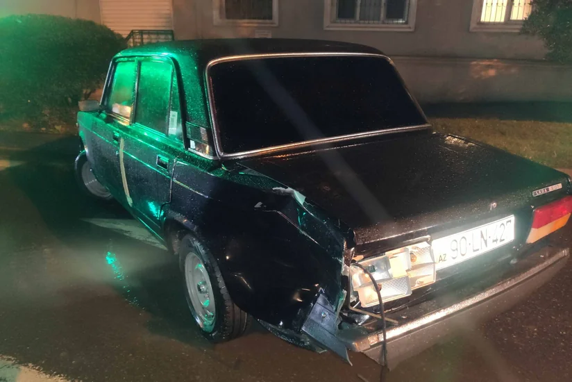 Bakıda iki avtomobil toqquşub, xəsarət alan var - FOTO