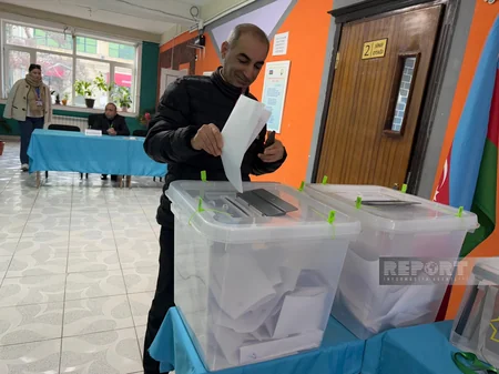 Polling station chair in Khazar Second Constituency No. 13: Citizens freely exercise their right to vote
