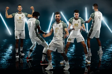 “Xarı Bülbül” Zəfər Günündə formalarını təqdim edib