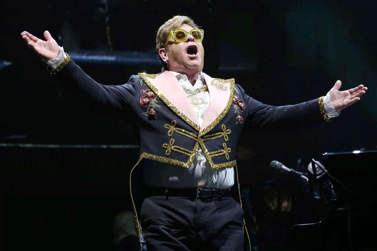 Elton Con İngiltərədə son konsertini verib