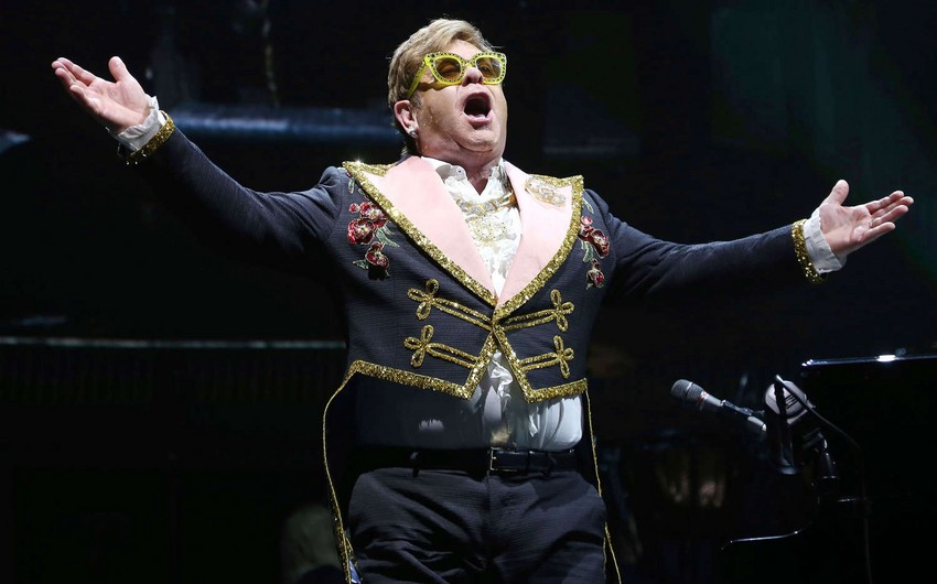 Elton Con İngiltərədə son konsertini verib