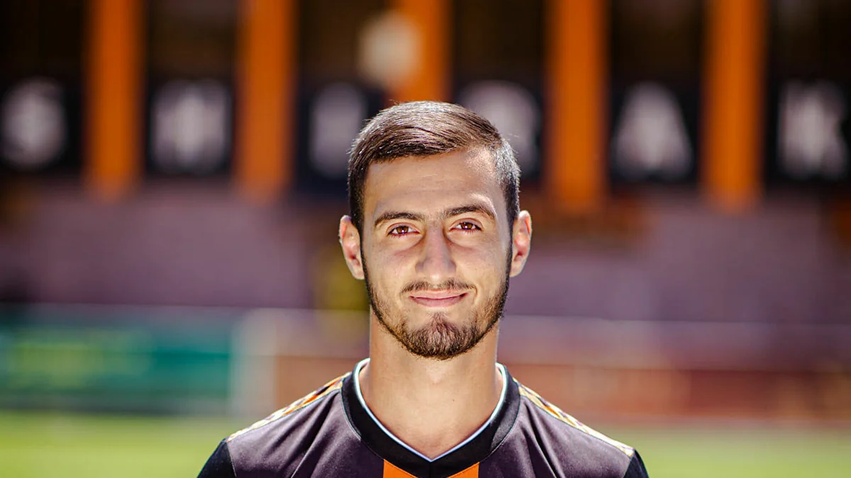 Komada olan erməni futbolçu ölüb