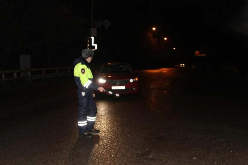 Rusiyada oğurluq maşınla polisdən qaçan azərbaycanlı tıxaca düşərək saxlanılıb
