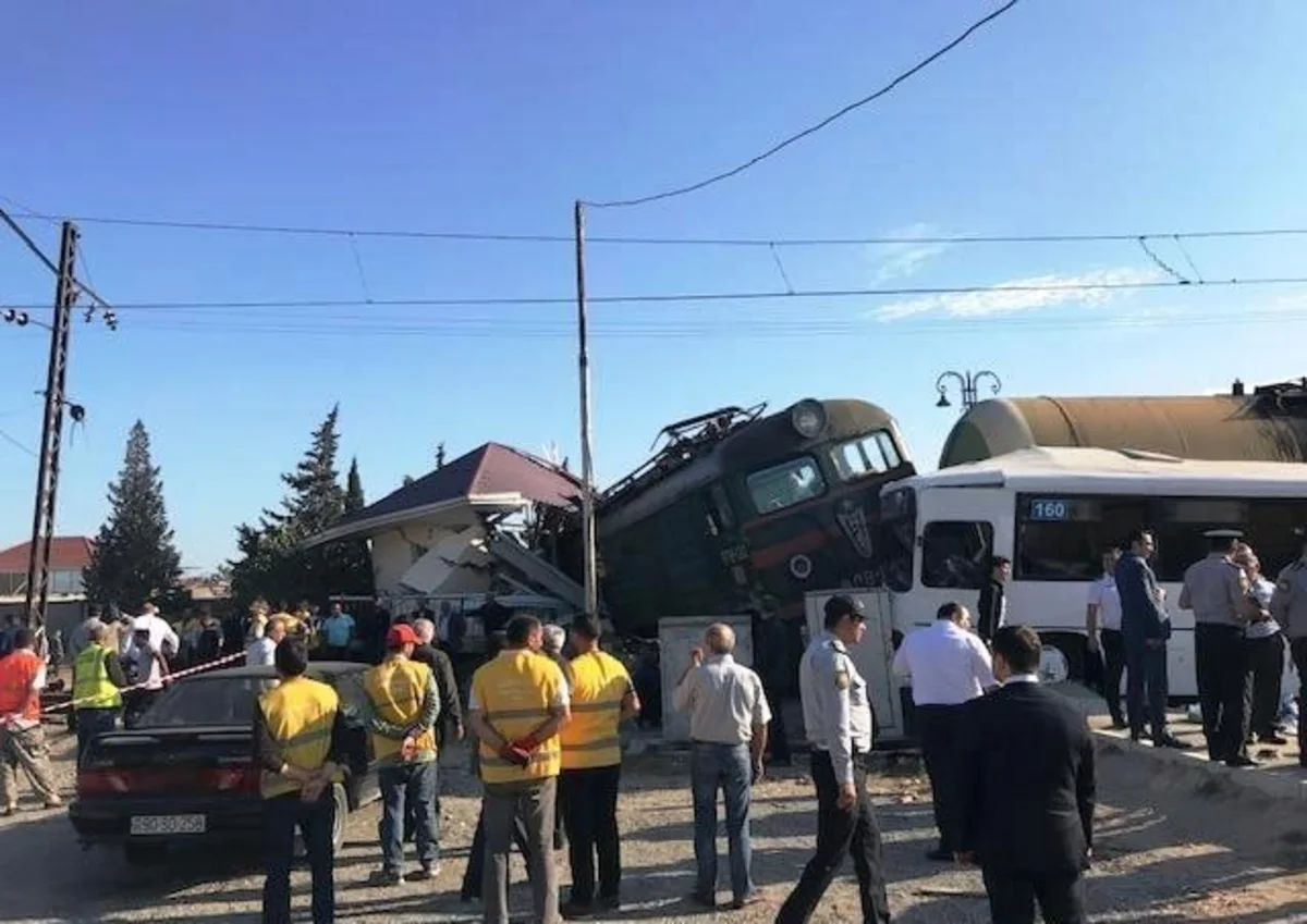 Пострадавшие от столкновения автобуса с поездом в Бина получат компенсации