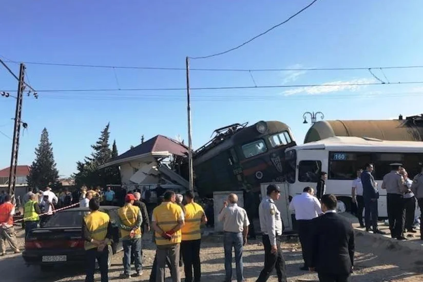 Пострадавшие от столкновения автобуса с поездом в Бина получат компенсации