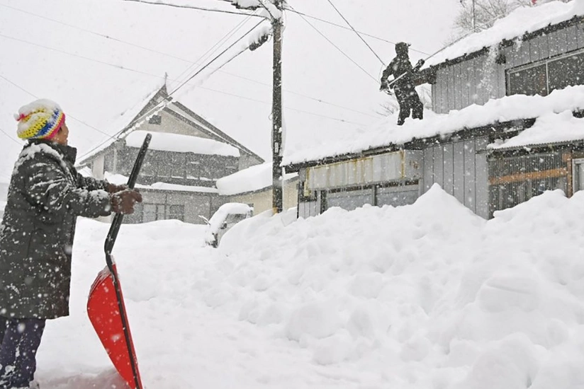 13 dead after snowstorm hits Japan