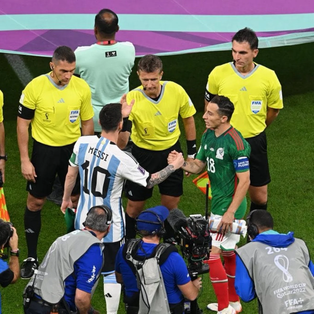Meksikalı futbolçu rekordçular sırasına düşüb, Messi Maradonaya çatıb
