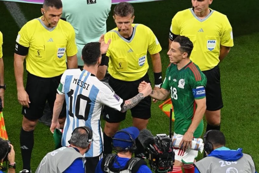 Meksikalı futbolçu rekordçular sırasına düşüb, Messi Maradonaya çatıb