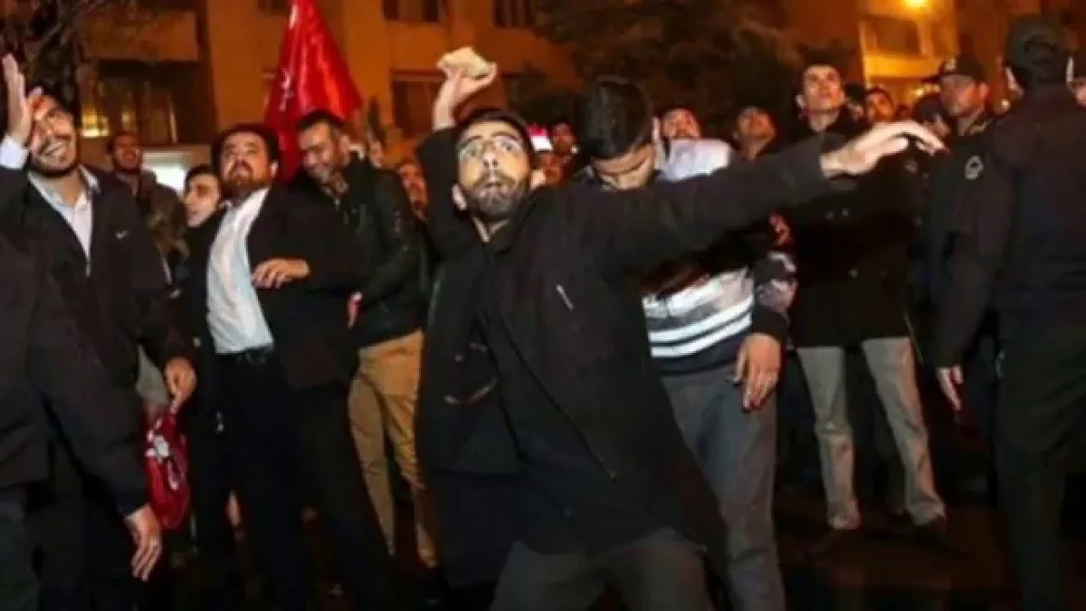 Səudiyyə Ərəbistanının Məşhəddəki konsulluğu yandırılıb - FOTO