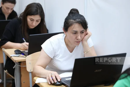 İctimaiyyət nümayəndələri müəllimlərin işə qəbulu üzrə imtahanları izləyiblər