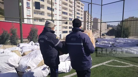 FHN Kahramanmaraşda sakinlərə humanitar yardım paylayır, çadırlar qurur