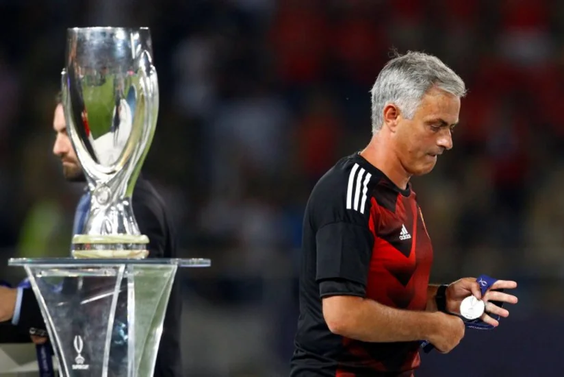 Joze Mourinyo medalını azarkeşə hədiyyə edib - VİDEO