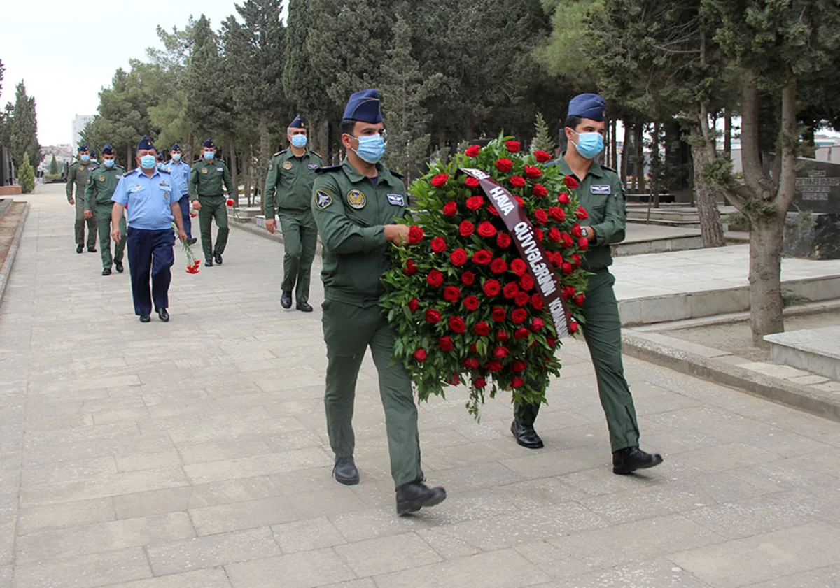 Müdafiə Nazirliyinin nümayəndələri Rəşad Atakişiyevin məzarını ziyarət edib