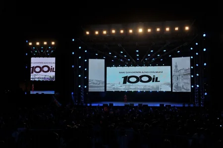 Heydər Əliyev Mərkəzinin parkında Bakının azad edilməsinin 100 illiyi münasibəti ilə konsert olub