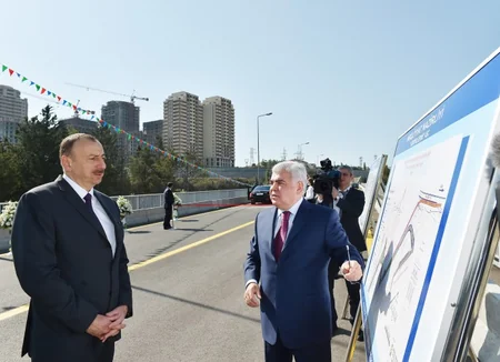 Prezident İlham Əliyev Beynəlxalq Avtovağzal ərazisindən Bakı dairəvi yolunu birləşdirən körpünün açılışında iştirak edib