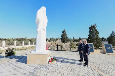 Şahin Bağırov Şirvan şəhərində vətəndaşları qəbul edib