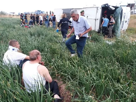 Türkiyədə avtobus dərəyə aşıb: 5 nəfər həlak olub, 40 nəfər yaralanıb