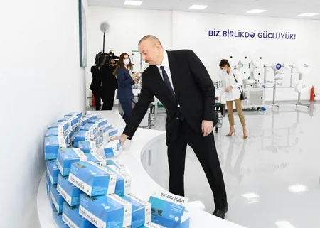 Ilham Aliyev, Mehriban Aliyeva inaugurate face mask factory