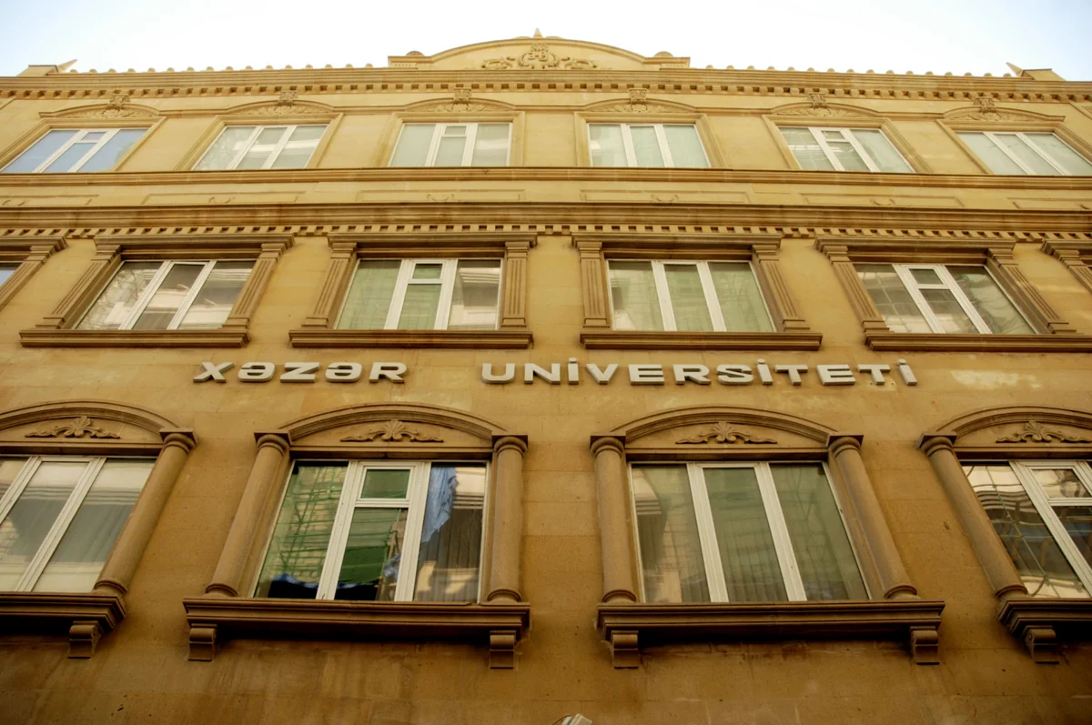 Xəzər Universitetinin rəhbərliyi Parisə səfər edib