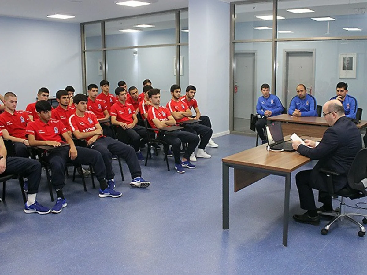 Azərbaycan yığmasının futbolçularına danışılmış oyunlarla bağlı seminar keçirilib