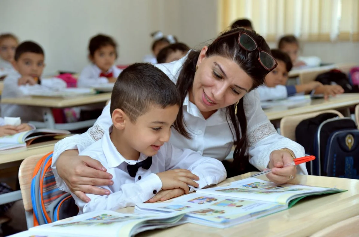 Nazir müavini müəllim və psixoloqların əməkhaqlarında olan fərqə aydınlıq gətirib