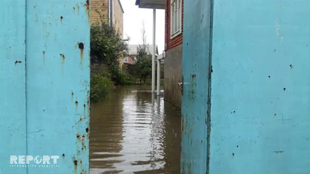 İcra başçısının müavini: Lənkəranda bəzi həyətlərə su dolub və subasmalar qeydə alınıb - FOTO - VİDEO