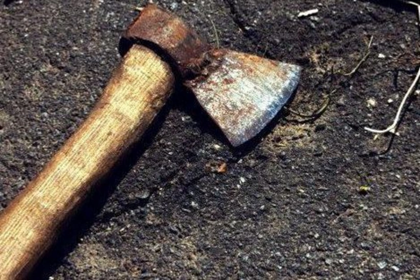 Qubada atasını balta ilə qətlə yetirən şəxsin məhkəməsi başlayır