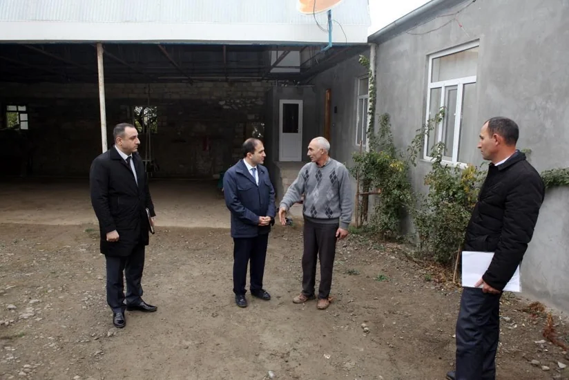 Şəmkirdə vətəndaş qəbulu çərçivəsində nazirlik əməkdaşları özünüməşğulluq proqramına cəlb olunmuş şəhid ailələri ilə görüşüblər