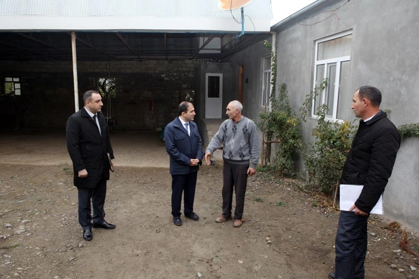 Şəmkirdə vətəndaş qəbulu çərçivəsində nazirlik əməkdaşları özünüməşğulluq proqramına cəlb olunmuş şəhid ailələri ilə görüşüblər