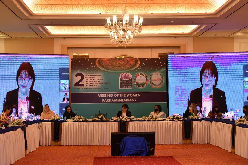 Sahibə Qafarova qadın parlamentarilərin iclasının ilk sessiyasına sədrlik edib