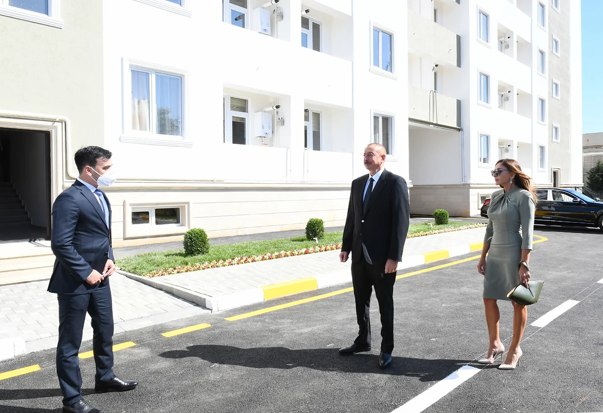 İlham Əliyev və Mehriban Əliyeva yataqxana binasının açılışında iştirak etdilər