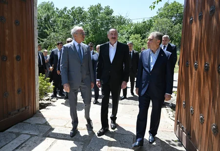 İlham Əliyev və Qurbanqulu Berdiməhəmmədov Şuşada Bülbülün ev-muzeyində olublar