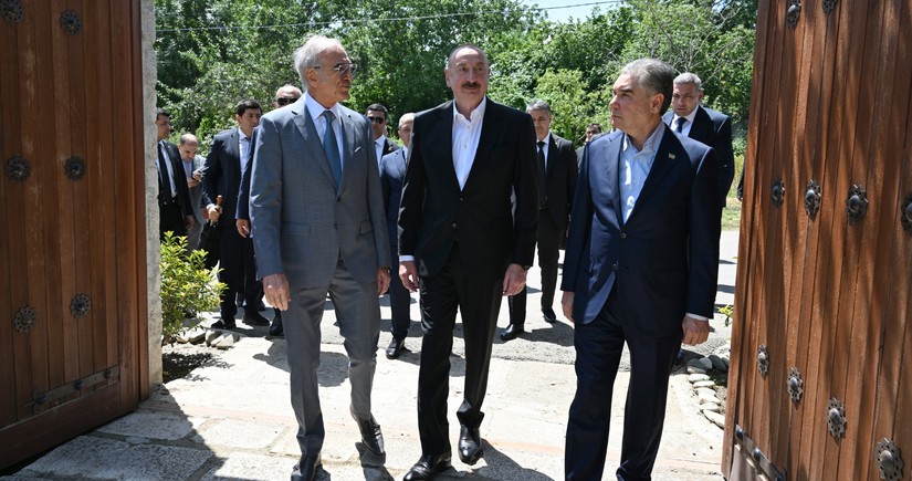 İlham Əliyev və Qurbanqulu Berdiməhəmmədov Şuşada Bülbülün ev-muzeyində olublar