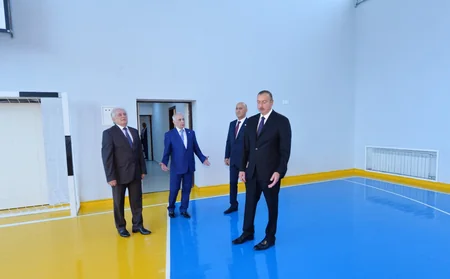 Azərbaycan Prezidenti 12 nömrəli orta məktəb üçün tikilən yeni tədris korpusunda yaradılan şəraitlə tanış olub