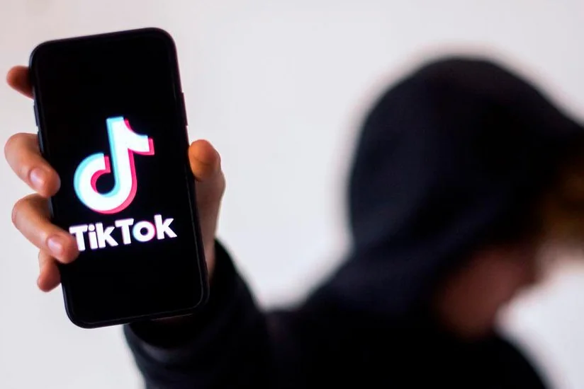 Deputat: “Azyaşlıların “Tik-Tok”a girişi qadağan olunsun”