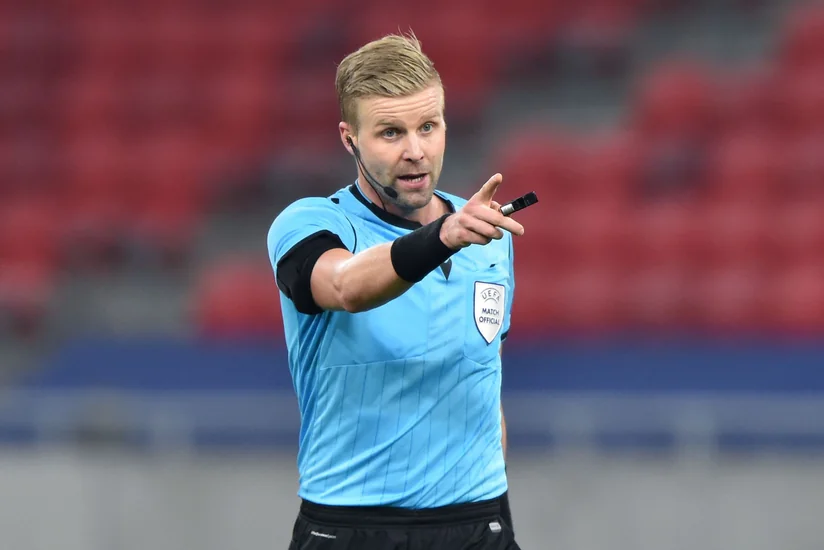 AEL - Qarabağ matçının baş hakimi zədələnərək meydanı tərk edib