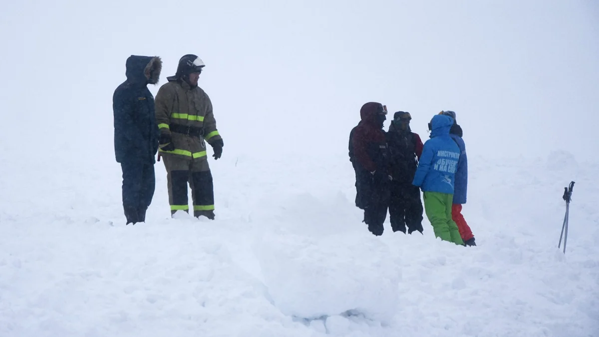 Нашли тело попавшего под лавину пятого военнослужащего