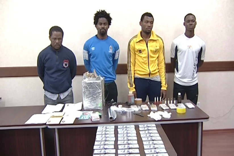 Azərbaycanda dələduzluğa görə tutulan əcnəbilər ölkələrinə deportasiya olunublar - FOTO