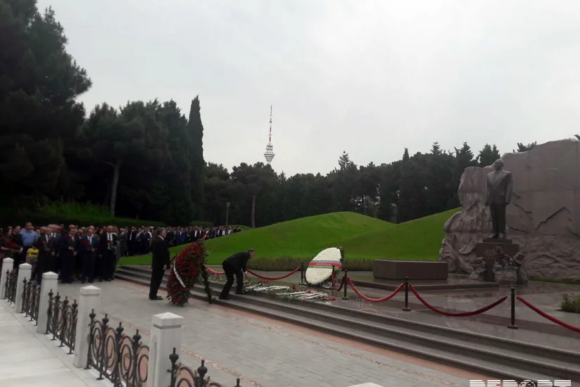 Vəkillər Kollegiyasının üzvləri Heydər Əliyevin məzarını ziyarət ediblər