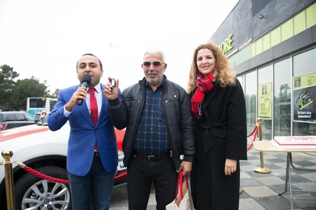 “Azərçay”ın keçirdiyi lotereyanın qaliblərinə avtomobil təqdim olunub