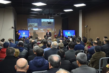 Gürcüstanda azərbaycanlıların yığcam yaşadığı bölgənin qubernatoru illik hesabat təqdim edib