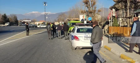 Şəkidə mikroavtobusla TIR toqquşub, xəsarət alan var