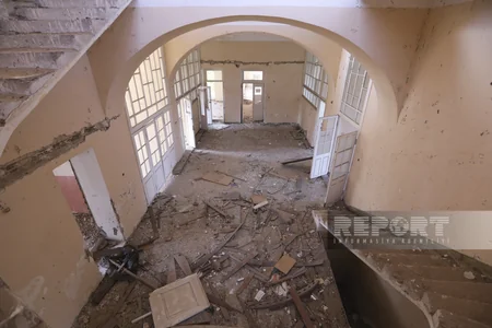 Tərk edilmiş tarixi sanatoriya: Divarları dağılan tikili tarixə qovuşacaq? - REPORTAJ