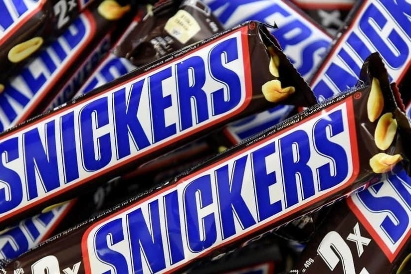 World's largest Snickers bar breaks record - VIDEO