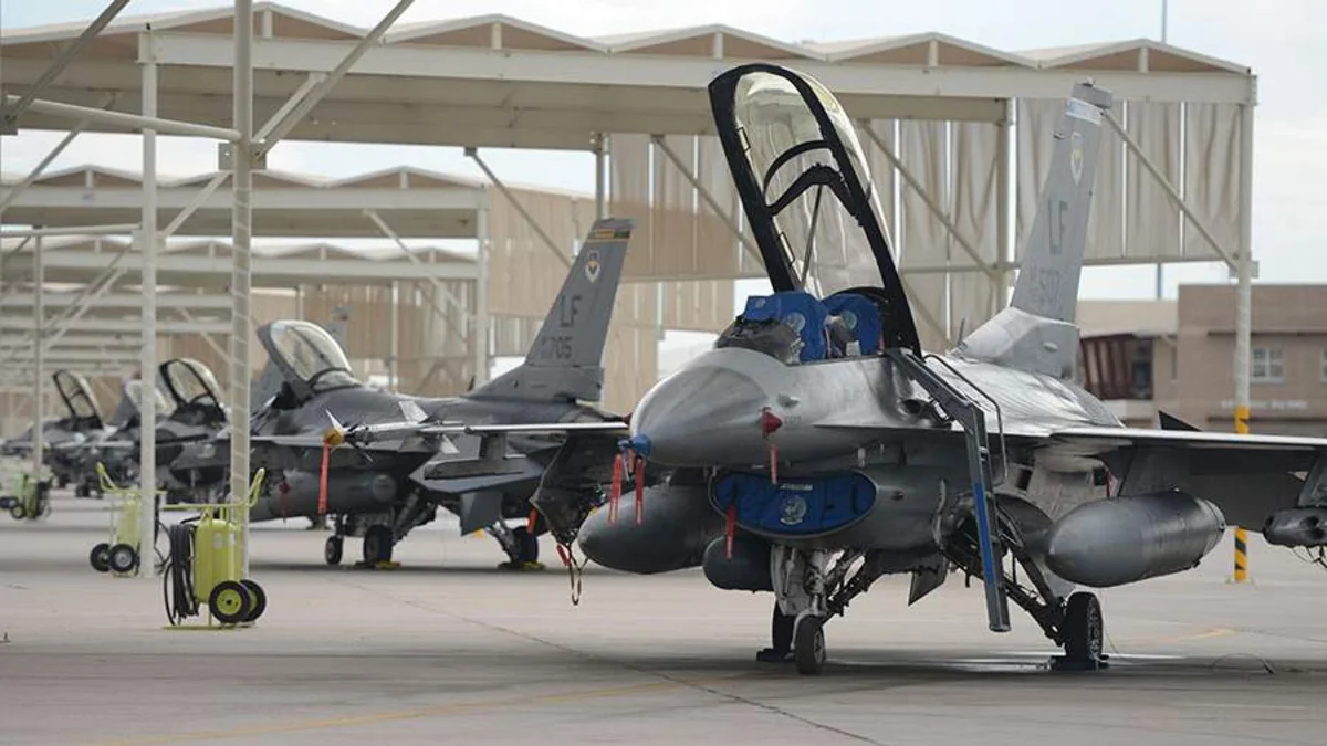 US senators press Pentagon on sending F-16s to Ukraine